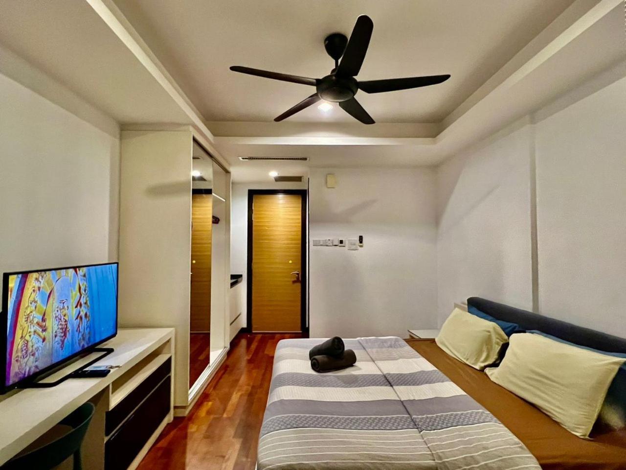 Couple Suite At Casa Residency 5 Mins Walk To Lrt, Jalan Alor & Bukit Bintang Куала-Лумпур Экстерьер фото